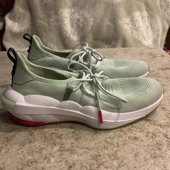 NWOT Sorel Explorer Defy Low Sneaker Size 9 - Picture 11 of 16